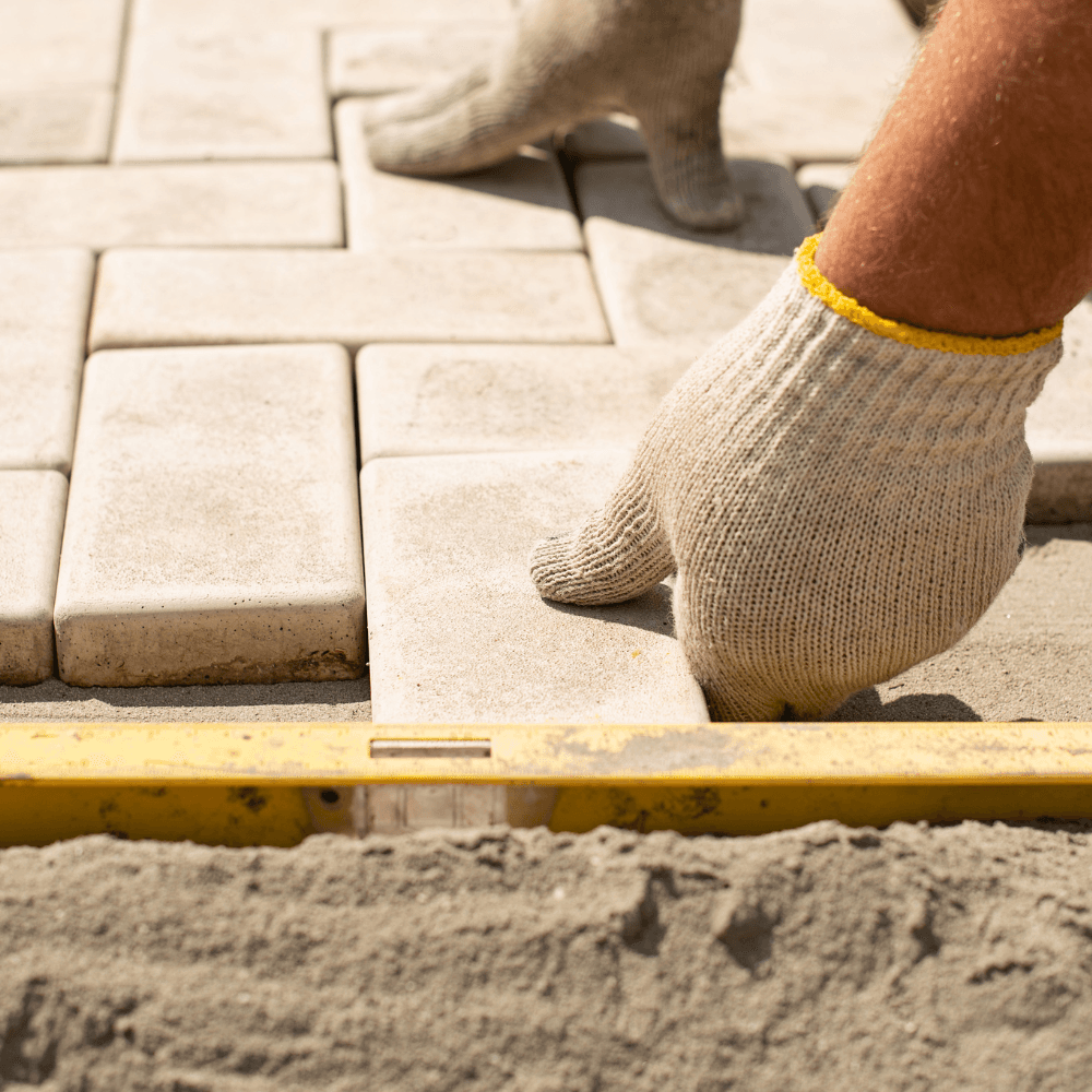 Pose de pavés en pierre (rectifiés)